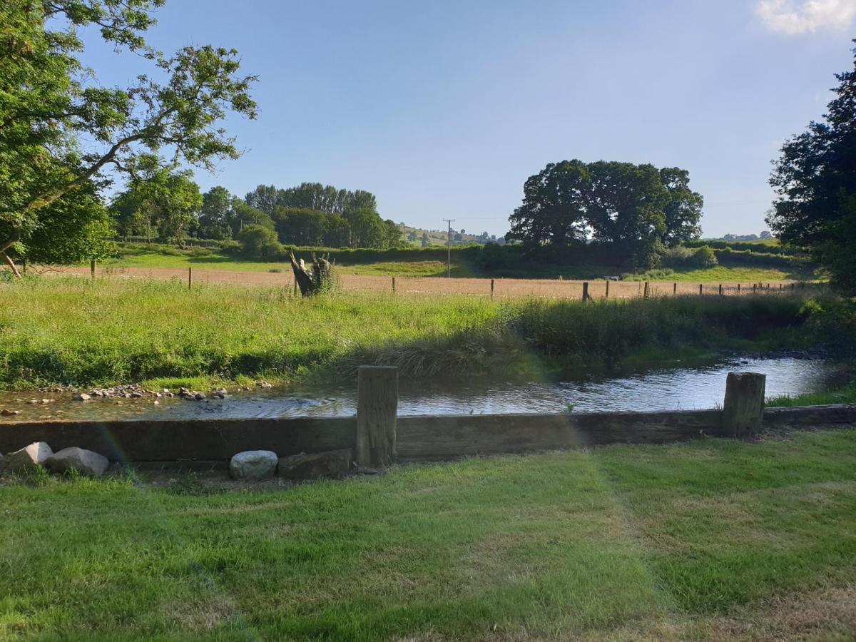 Riverside Cabin In Shropshire Oswestry Exterior foto