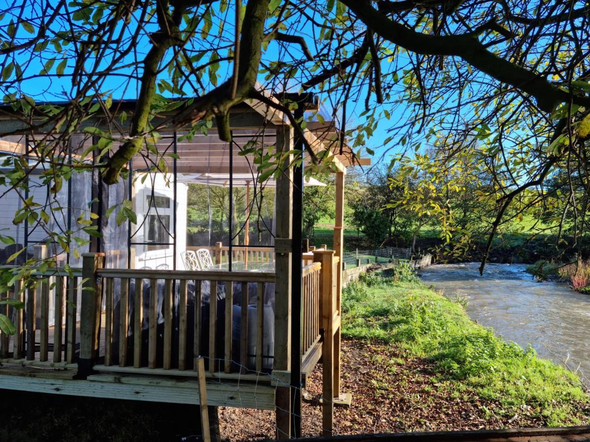 Riverside Cabin In Shropshire Oswestry Exterior foto