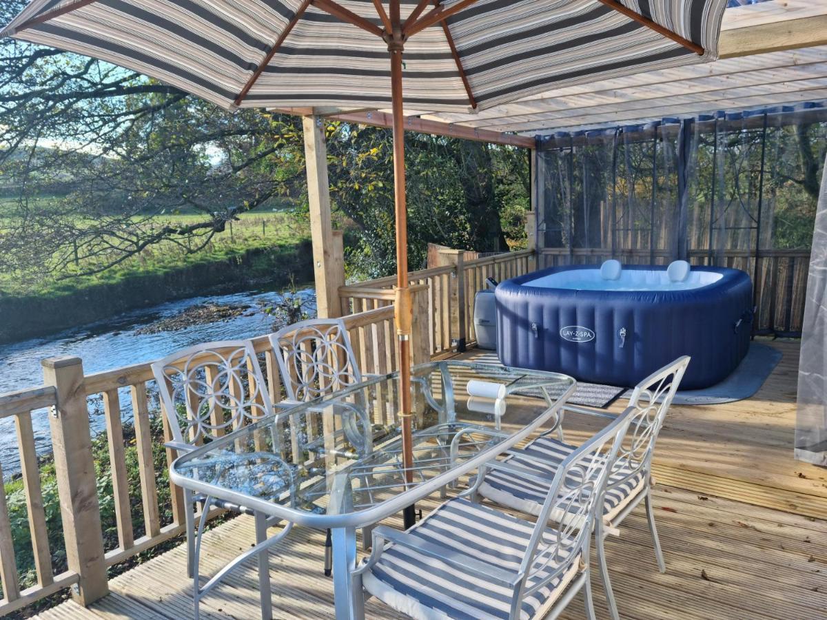 Riverside Cabin In Shropshire Oswestry Exterior foto